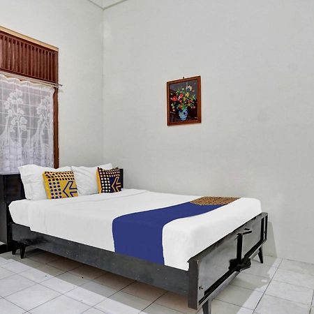 Oyo Life 90539 Taman Borobudur Guest House Syariah Blimbing  Dış mekan fotoğraf
