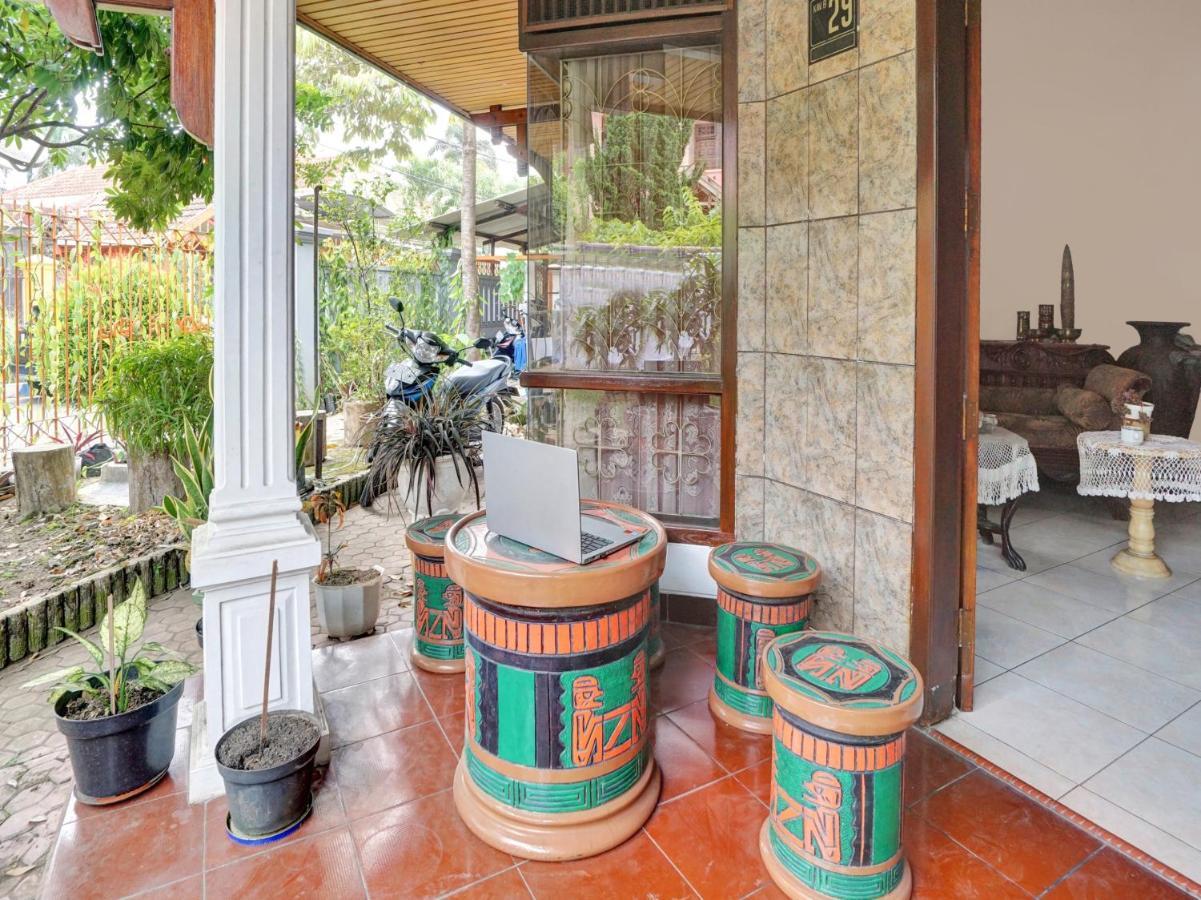 Oyo Life 90539 Taman Borobudur Guest House Syariah Blimbing  Dış mekan fotoğraf