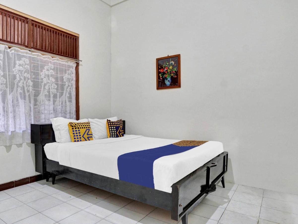 Oyo Life 90539 Taman Borobudur Guest House Syariah Blimbing  Dış mekan fotoğraf