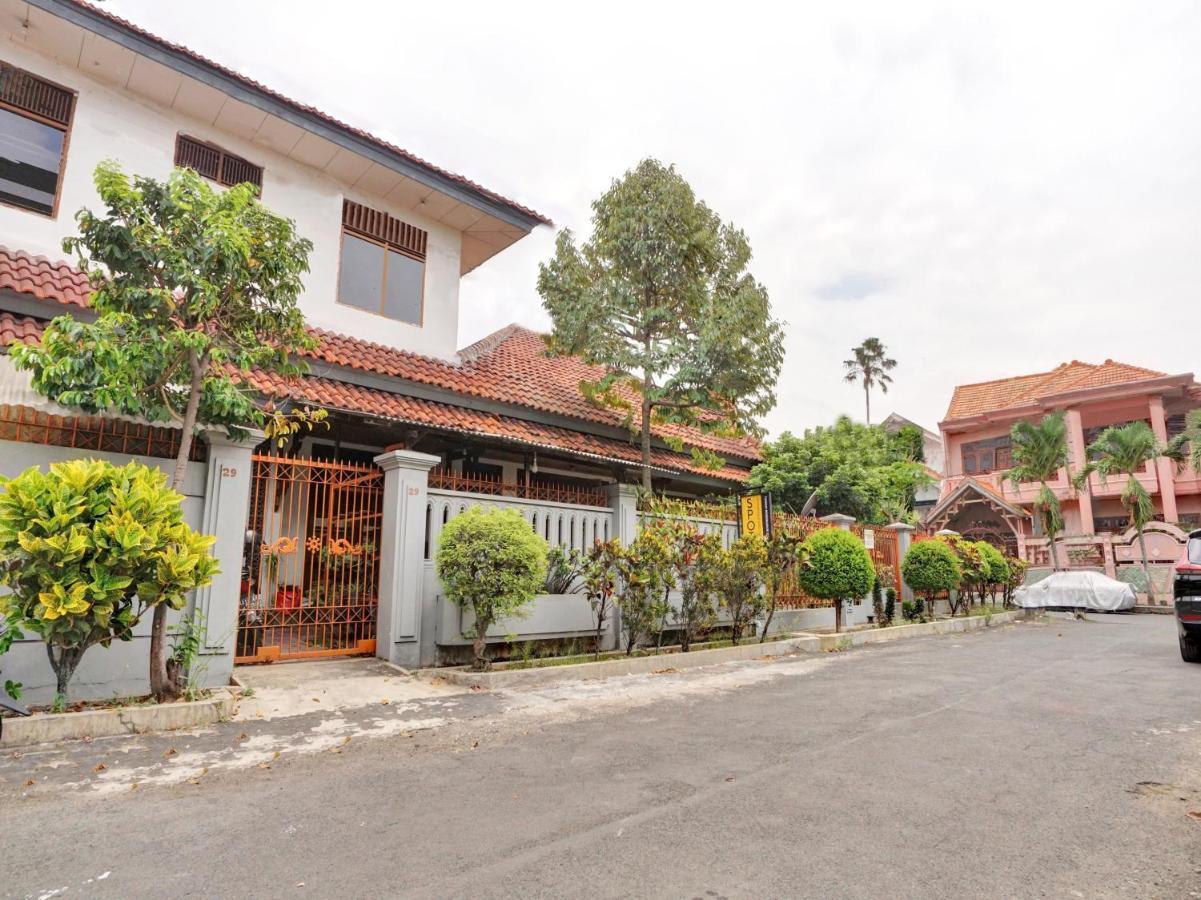 Oyo Life 90539 Taman Borobudur Guest House Syariah Blimbing  Dış mekan fotoğraf