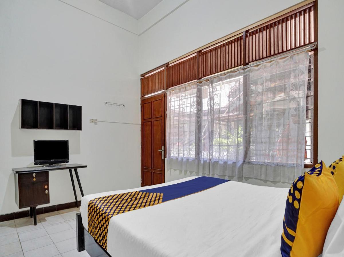 Oyo Life 90539 Taman Borobudur Guest House Syariah Blimbing  Dış mekan fotoğraf