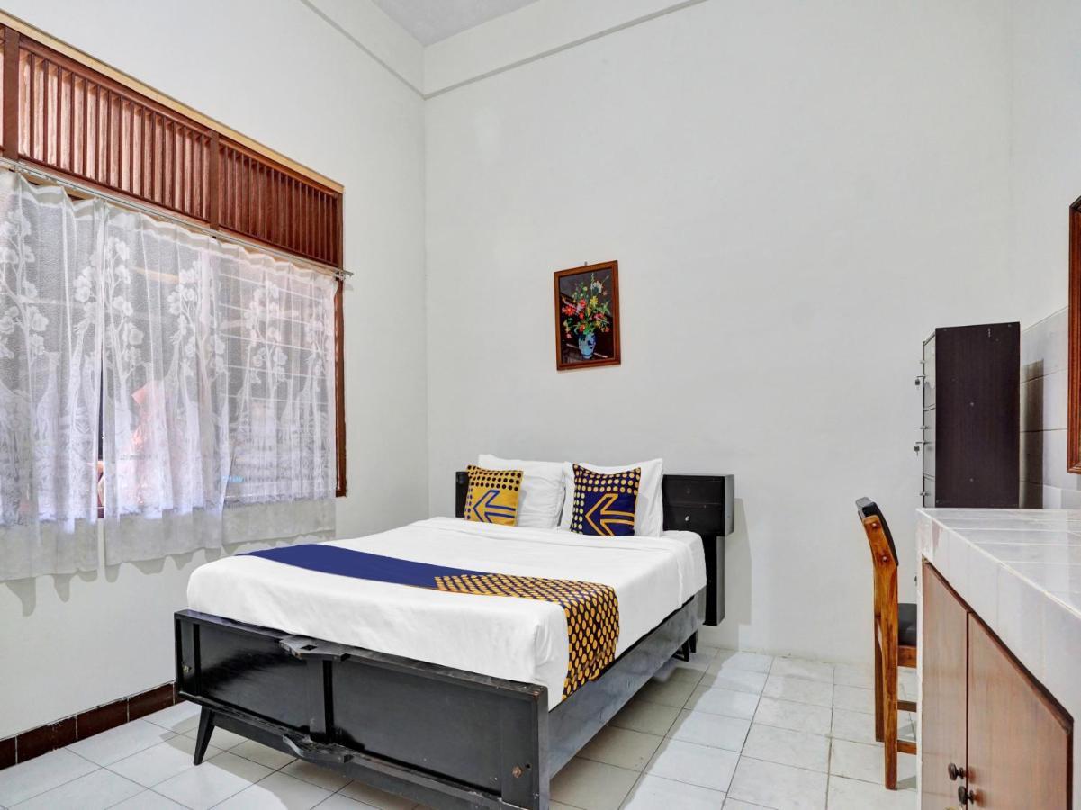 Oyo Life 90539 Taman Borobudur Guest House Syariah Blimbing  Dış mekan fotoğraf