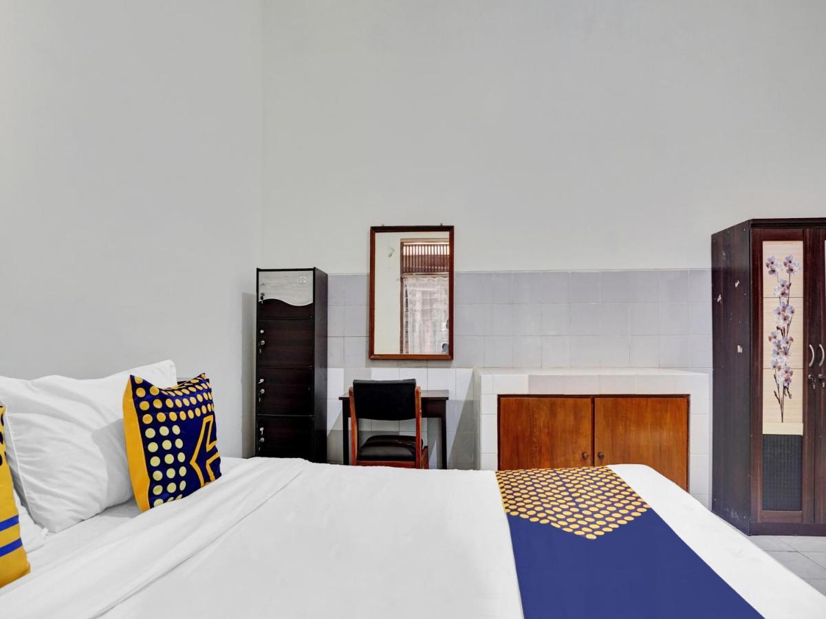 Oyo Life 90539 Taman Borobudur Guest House Syariah Blimbing  Dış mekan fotoğraf