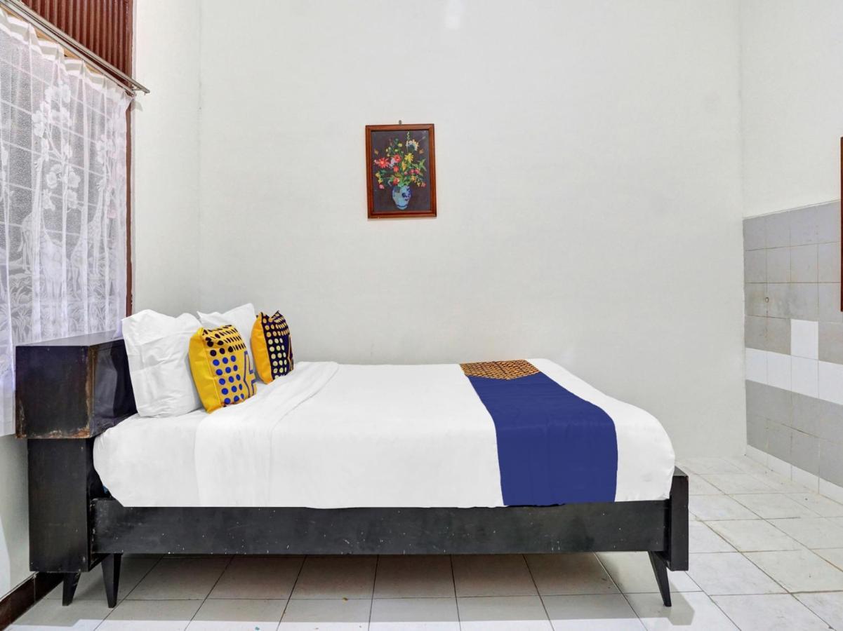 Oyo Life 90539 Taman Borobudur Guest House Syariah Blimbing  Dış mekan fotoğraf