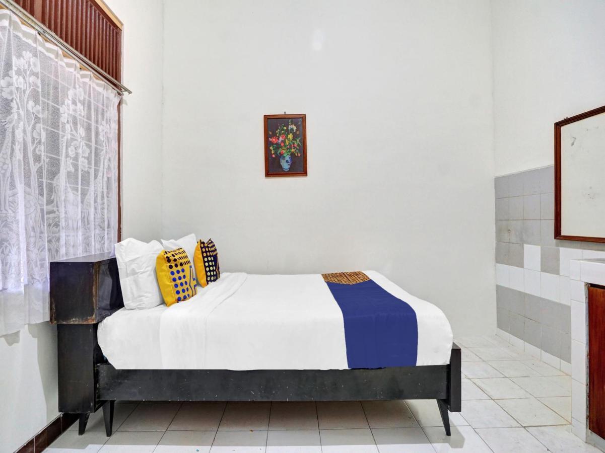 Oyo Life 90539 Taman Borobudur Guest House Syariah Blimbing  Dış mekan fotoğraf